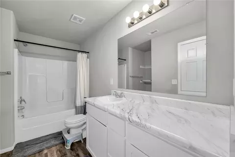 Bath - 1731 Hermitage Dr, Centerton, AR 72719 photo 3 of 3