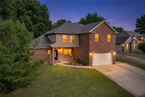 3088 Dorchester Dr, Fayetteville, AR 72703