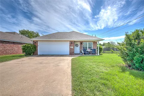 813 SW Cheyenne Dr, Bentonville, AR 72712