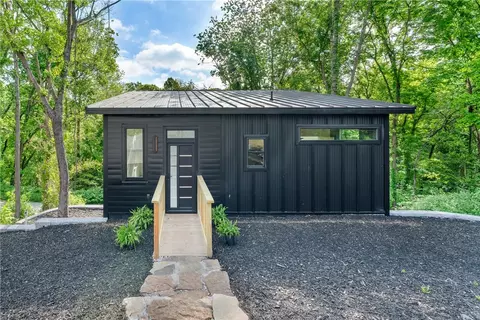 20960 Lakeshore Dr, Springdale, AR 72764