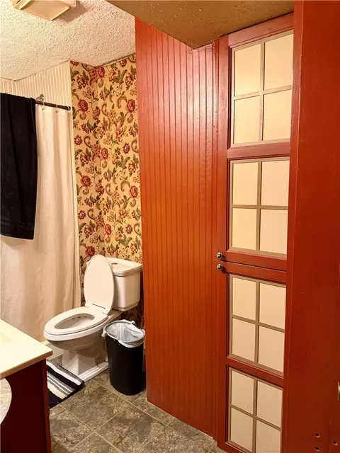 Bath - 514 E Short Mountain St, Paris, AR 72855 photo 2 of 2
