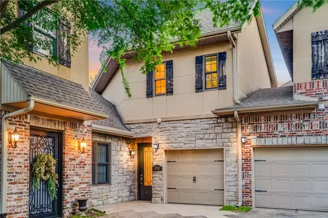 2712 S Everest Ave, Rogers, AR 72758