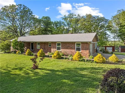 1640 Wolf Springs Rd, Harrison, AR 72601