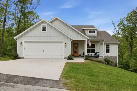 31 Kiswick Dr, Bella Vista, AR 72714