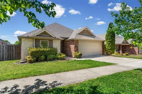2641 Villa Blvd, Fayetteville, AR 72703