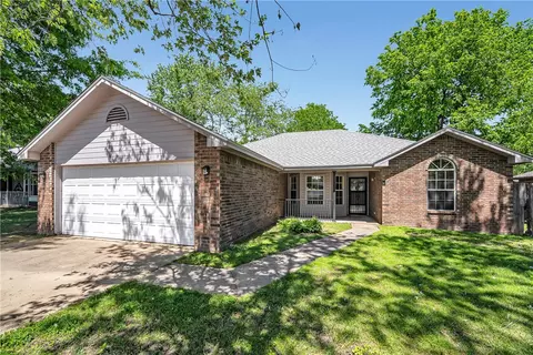 1698 Heritage Dr, Springdale, AR 72762