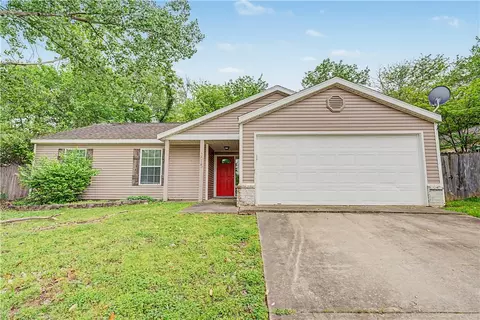 3015 Wildflower St, Fayetteville, AR 72704