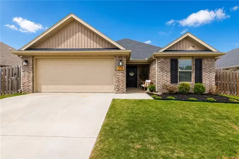 208 S Nightfall Ave, Farmington, AR 72730