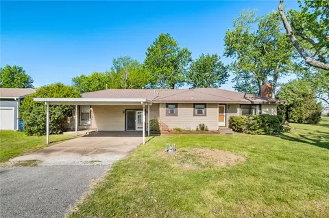 2204 Lincoln St, Siloam Springs, AR 72761