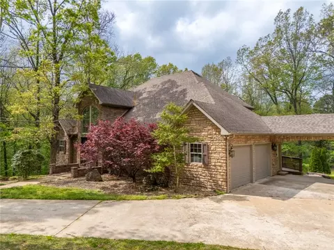 2805 Inwood Dr, Harrison, AR 72601
