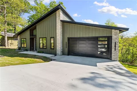 71 York Dr, Bella Vista, AR 72714
