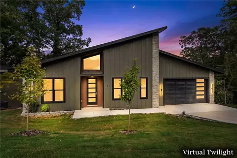 71 York Dr, Bella Vista, AR 72714