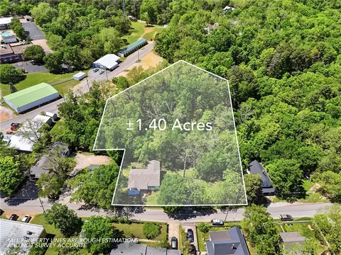 115 Wall St, Eureka Springs, AR 72632
