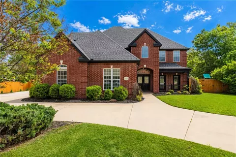 2024 N Freedom Pl, Fayetteville, AR 72704