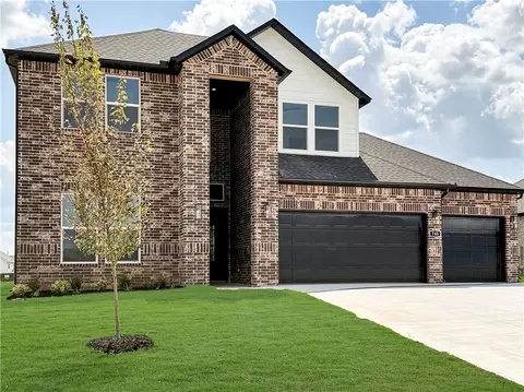 745 Riggs Ave, Tontitown, AR 72762