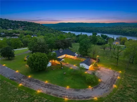 123 Shields Dr, Holiday Island, AR 72631