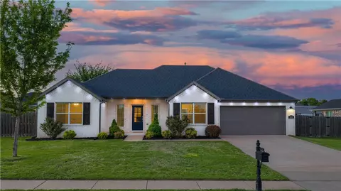442 Concho St, Farmington, AR 72730