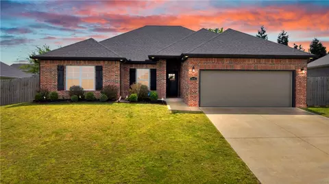 1441 Colonel Mcneil Dr, Prairie Grove, AR 72753