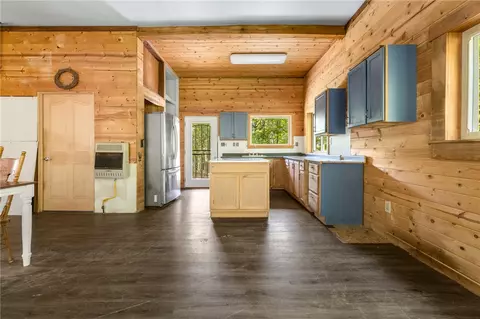 Kitchen - 4459 Nc 8650, Jasper, AR 72641 photo 2 of 4