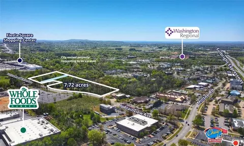 N Plainview Avenue, Fayetteville, AR 72703