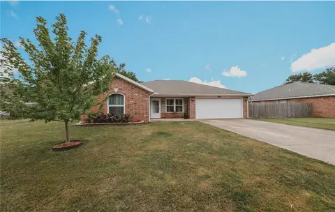 421 N D St, Centerton, AR 72719