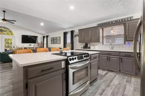 Kitchen - 1701 Augusta Dr, Harrison, AR 72601 photo 3 of 5