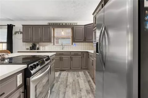 Kitchen - 1701 Augusta Dr, Harrison, AR 72601 photo 4 of 5