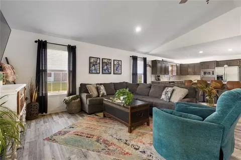 Living - 1701 Augusta Dr, Harrison, AR 72601 photo 1 of 3