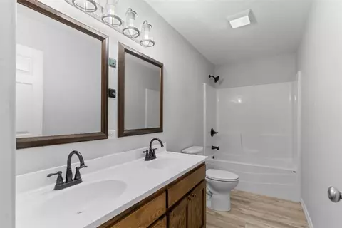 Bath - 9294 Sugar Rd, Harrison, AR 72601 photo 3 of 5