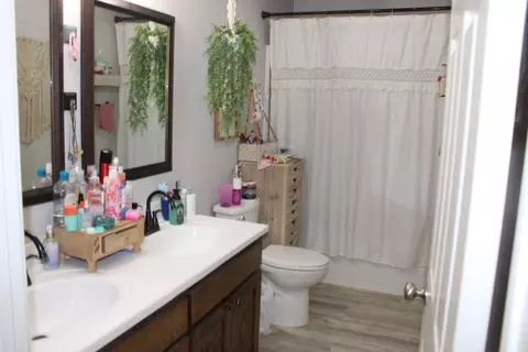 Bath - 9294 Sugar Rd, Harrison, AR 72601 photo 3 of 4