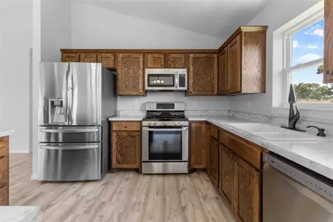 Kitchen - 9294 Sugar Rd, Harrison, AR 72601 photo 2 of 4