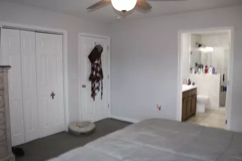Bedroom - 9294 Sugar Rd, Harrison, AR 72601 photo 3 of 8