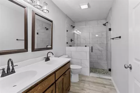 Bath - 9294 Sugar Rd, Harrison, AR 72601 photo 1 of 5
