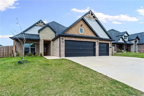 1430 Paragon Dr, Centerton, AR 72719