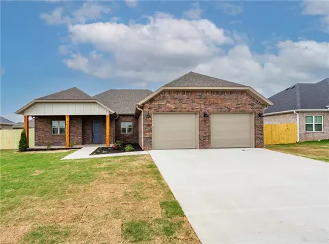 150 N Panther Ave, Farmington, AR 72730