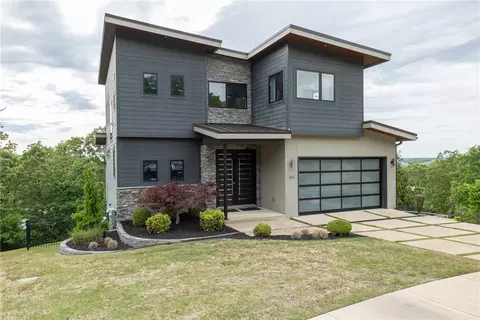 514 E Ozark View Dr, Fayetteville, AR 72703