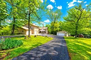 18992 Eagle Point Rd, Eagle Rock, MO 65641