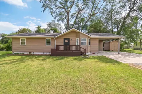 453 W 2nd St, Centerton, AR 72719