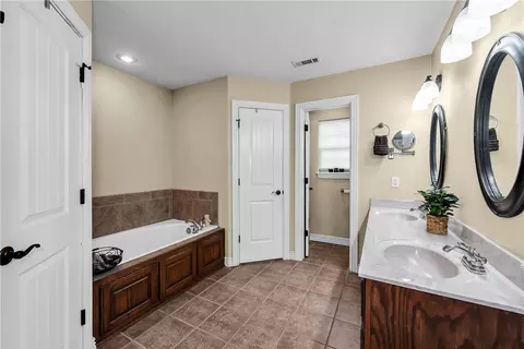 Bath - 447 Buckboard Rd, West Fork, AR 72774 photo 6 of 6