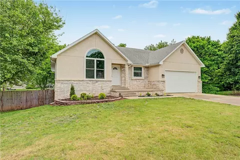 812 Cedar Ln, Prairie Grove, AR 72753