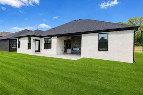 2107 N Chanae St, Siloam Springs, AR 72761