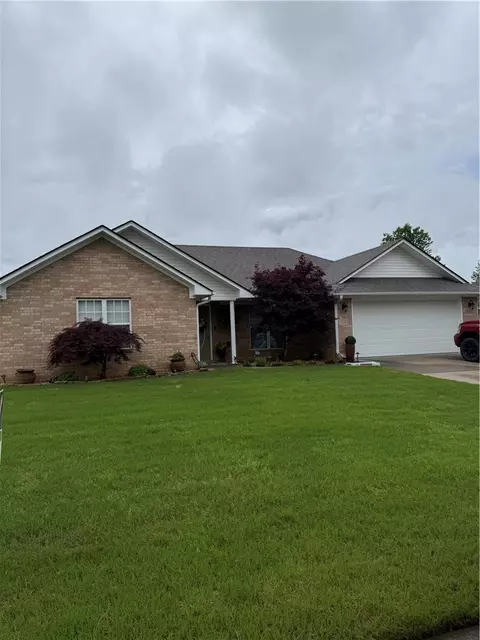 216 Thornwood Ln, Russellville, AR 72802