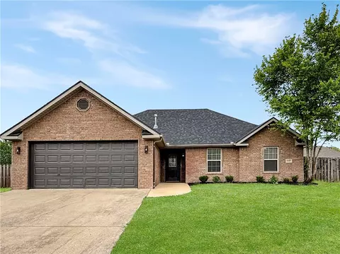 2416 Sara Alice Ct, Fayetteville, AR 72701