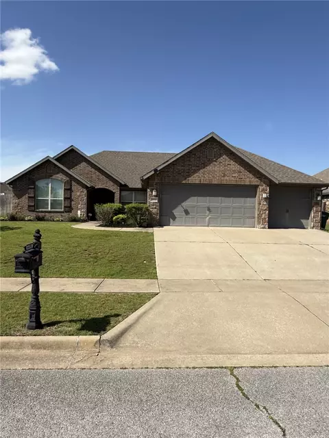 4490 W Wyoming Dr, Fayetteville, AR 72704