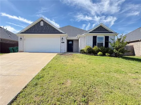 861 Lakeview Dr, Centerton, AR 72719