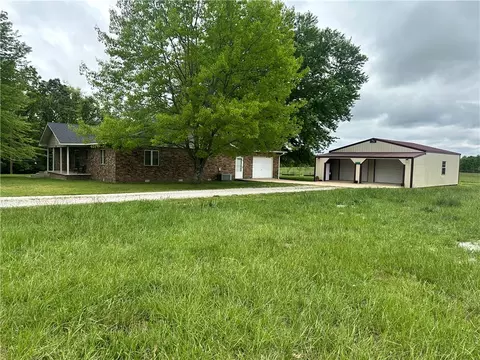 9325 S Pleasant Valley Rd, Gentry, AR 72734