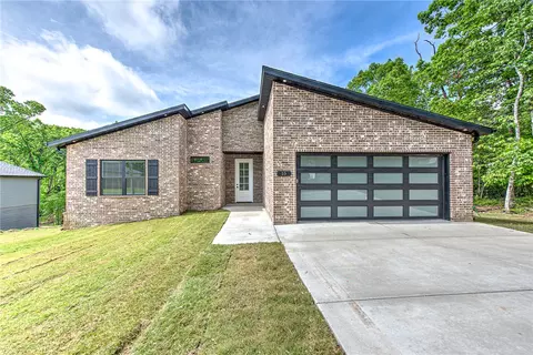 15 Orkney Dr, Bella Vista, AR 72715