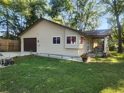 Exterior - 110 Walker St, Ozark, AR 72949 photo 2 of 9