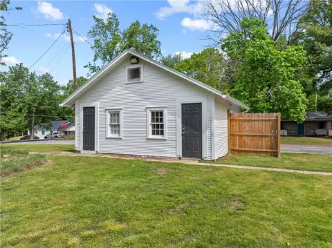 Exterior - 324 N Cherry St, Harrison, AR 72601 photo 3 of 7