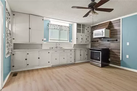 Kitchen - 324 N Cherry St, Harrison, AR 72601 photo 1 of 2